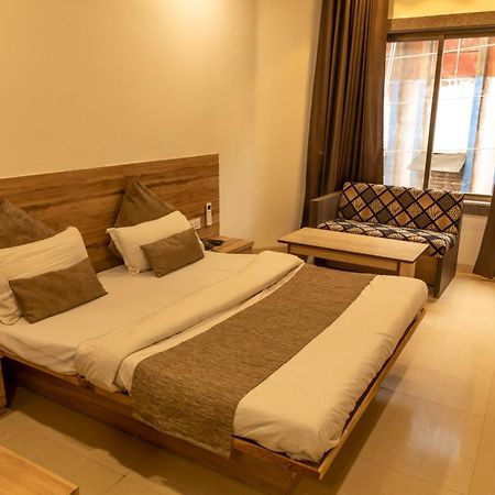 בהופאל Adarsh Palace Hotel מראה חיצוני תמונה