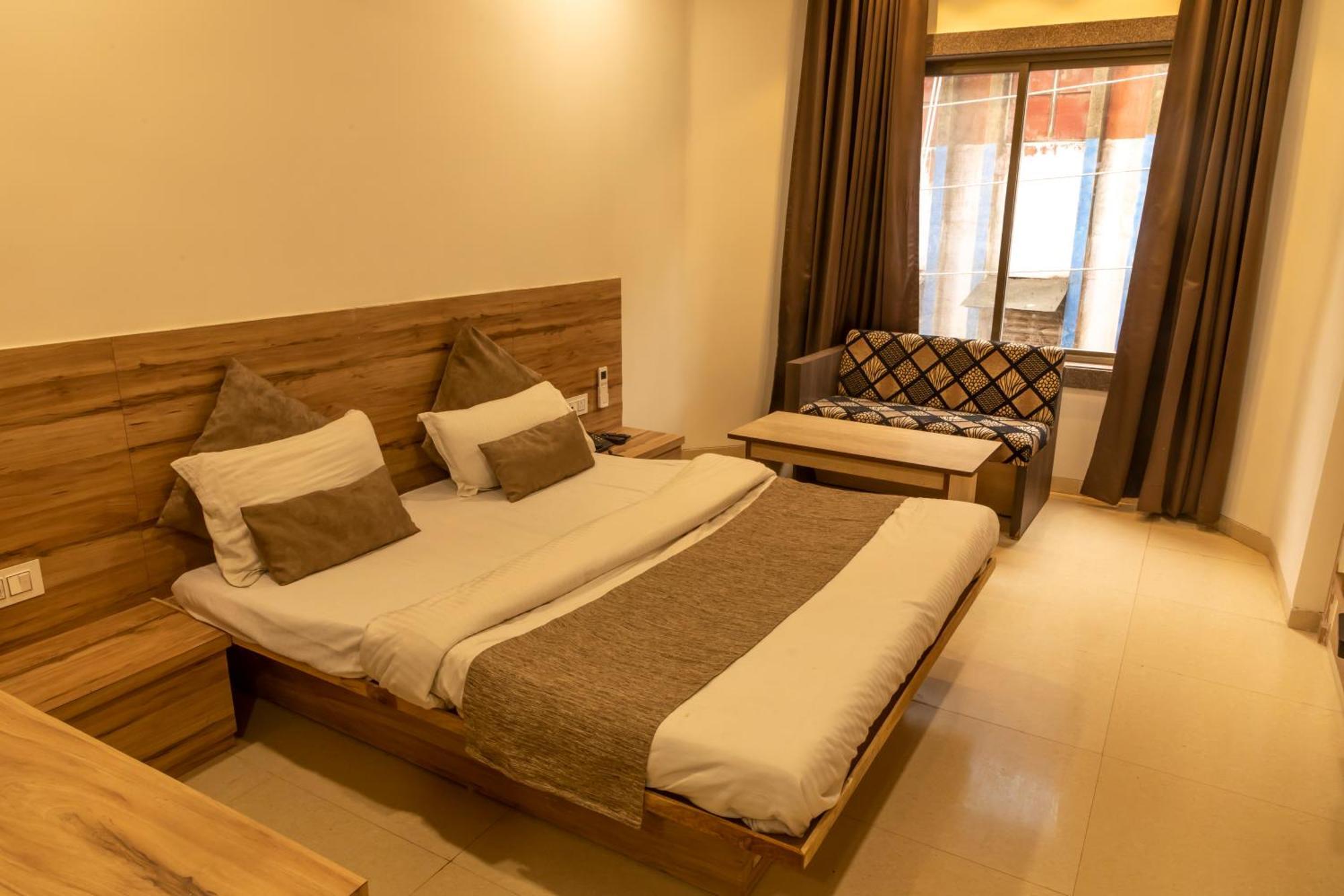 בהופאל Adarsh Palace Hotel מראה חיצוני תמונה