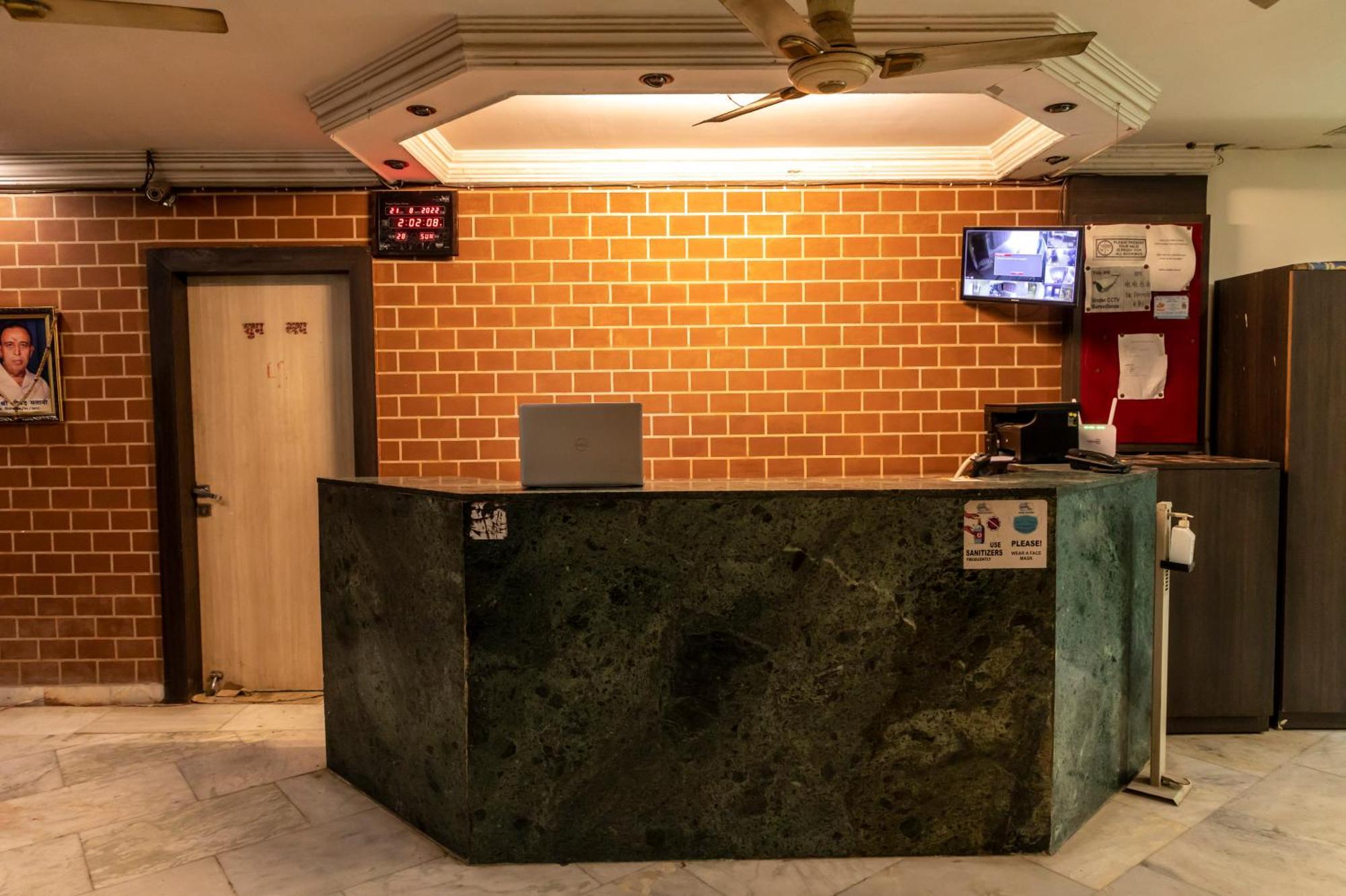 בהופאל Adarsh Palace Hotel מראה חיצוני תמונה