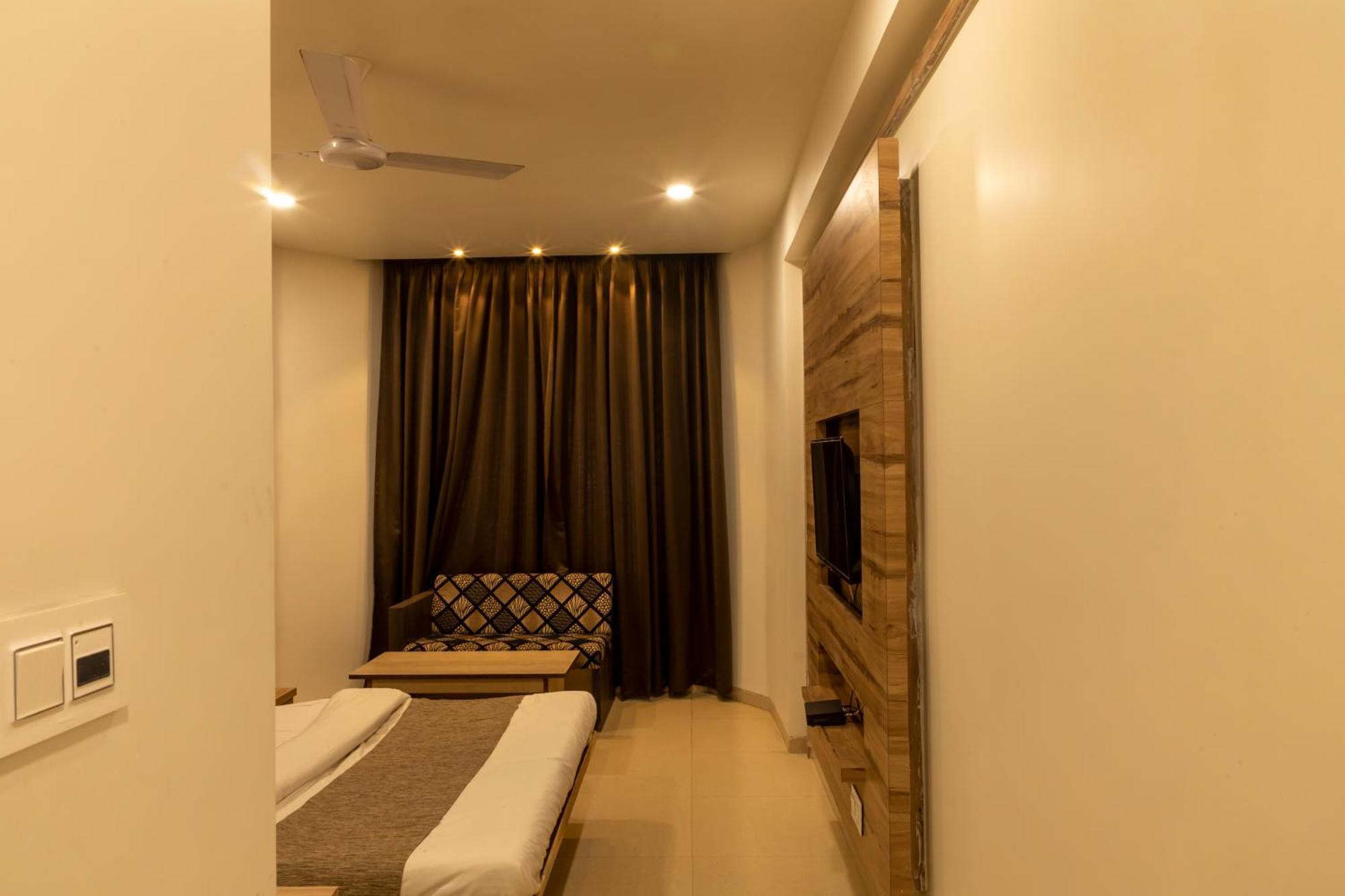 בהופאל Adarsh Palace Hotel מראה חיצוני תמונה