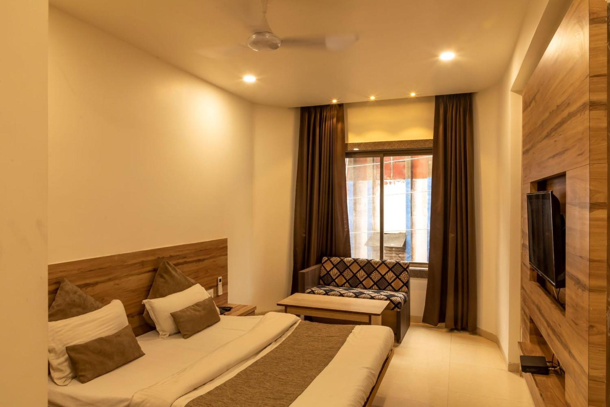 בהופאל Adarsh Palace Hotel מראה חיצוני תמונה