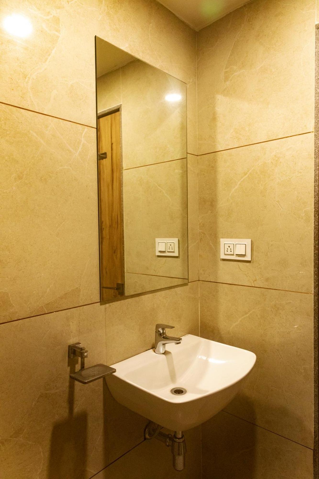 בהופאל Adarsh Palace Hotel מראה חיצוני תמונה