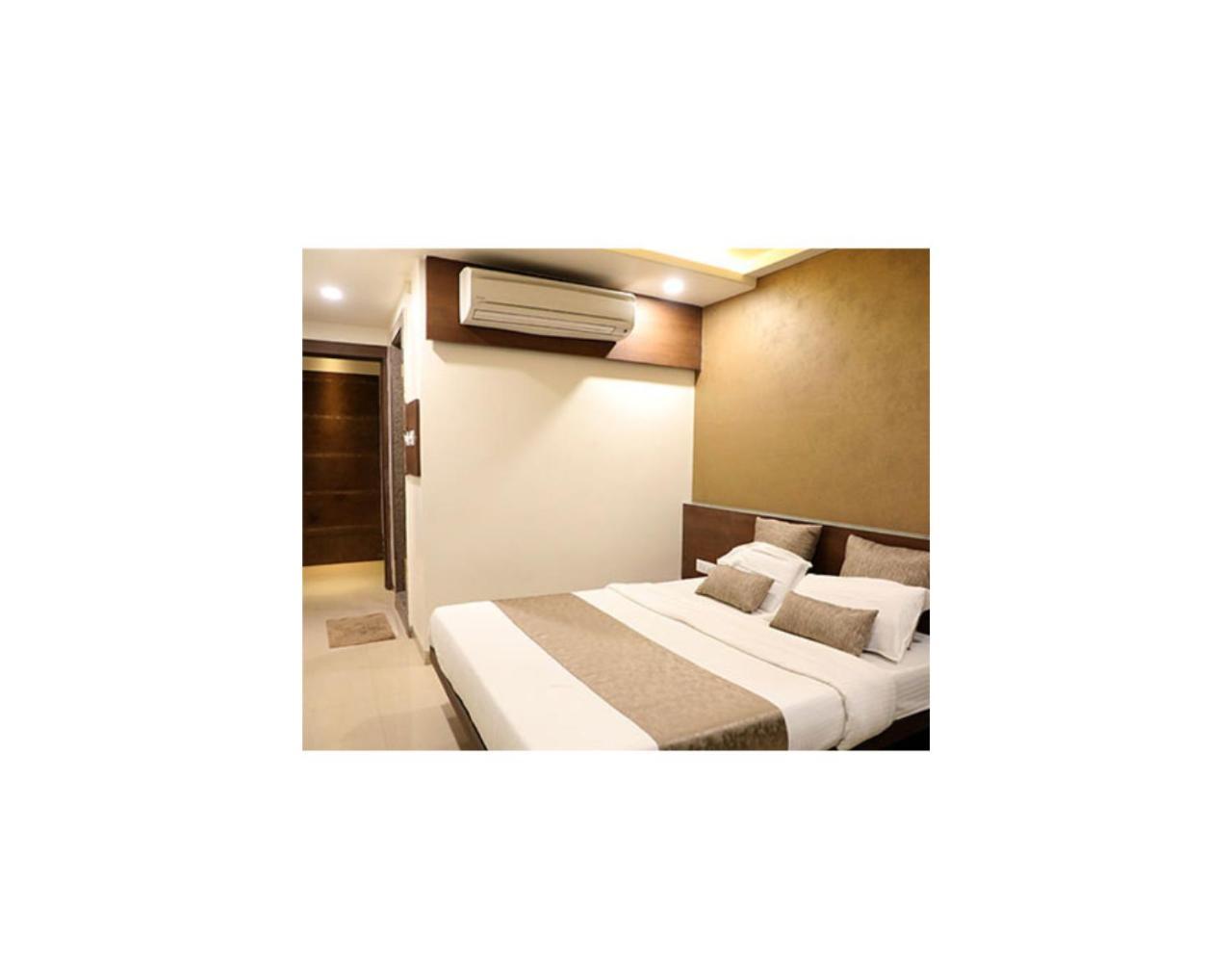 בהופאל Adarsh Palace Hotel מראה חיצוני תמונה