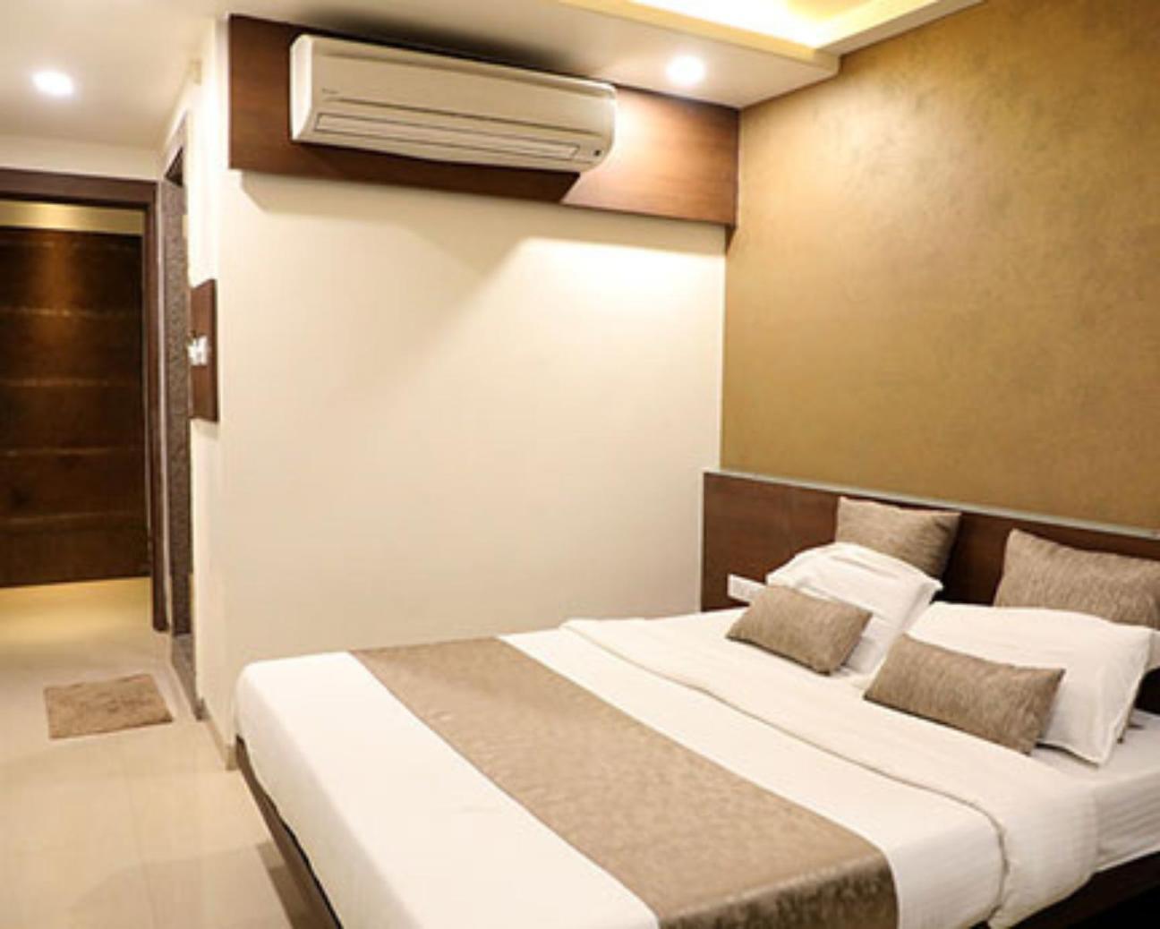 בהופאל Adarsh Palace Hotel מראה חיצוני תמונה