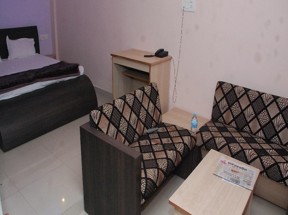 בהופאל Adarsh Palace Hotel מראה חיצוני תמונה